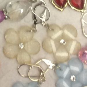 Beautiful cream colored flower earrings